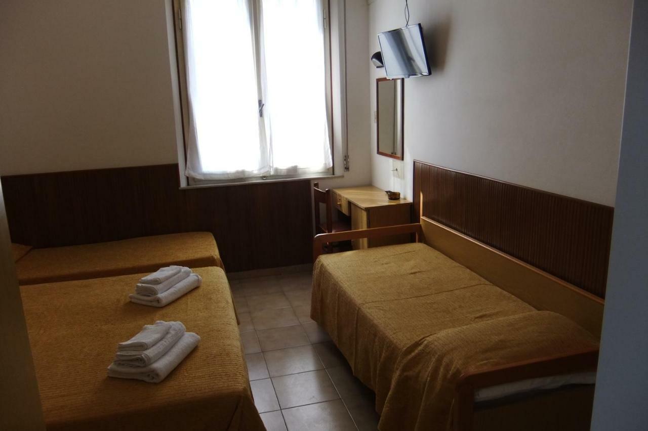 Albergo Villalma Римини Экстерьер фото